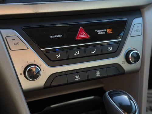 2017 Hyundai Elantra SE — photo 23