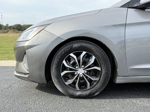 2020 Hyundai Elantra SE — photo 17