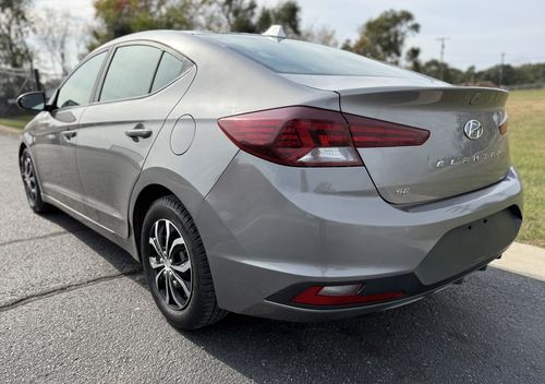 2020 Hyundai Elantra SE — photo 13