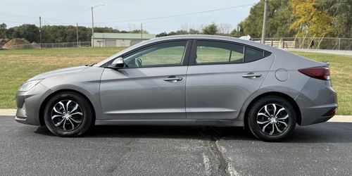 2020 Hyundai Elantra SE — photo 16