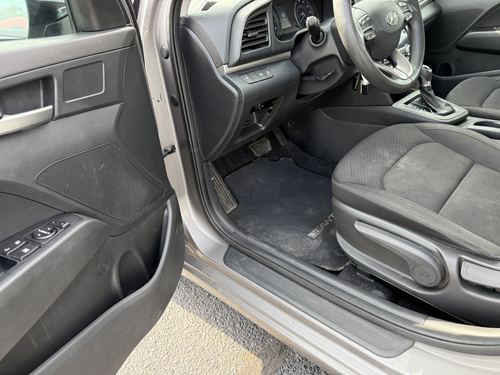 2020 Hyundai Elantra SE — photo 25