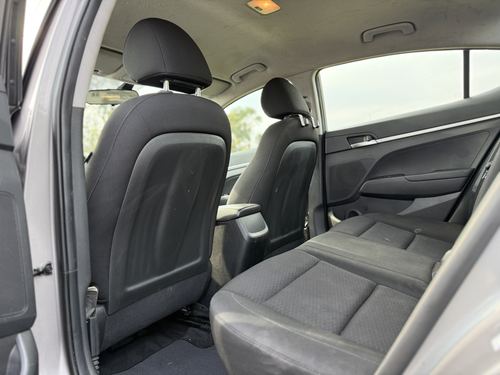 2020 Hyundai Elantra SE — photo 31