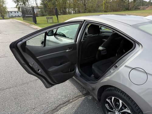 2020 Hyundai Elantra SE — photo 37