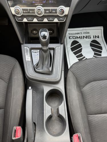 2020 Hyundai Elantra SE — photo 29