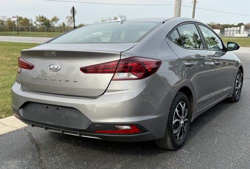2020 Hyundai Elantra SE — photo 10