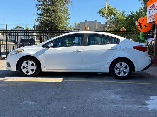 2016 Kia Forte — photo 12
