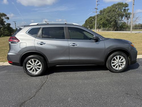 2019 Nissan Rogue SV — photo 8