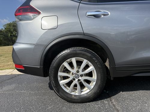 2019 Nissan Rogue SV — photo 11