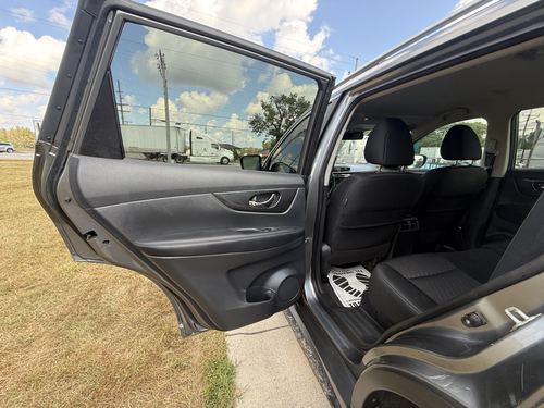 2019 Nissan Rogue SV — photo 31