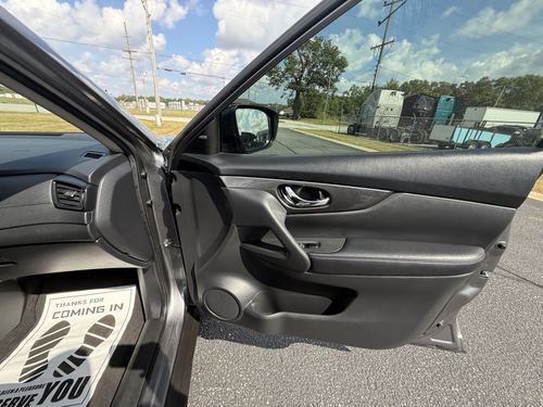 2019 Nissan Rogue SV — photo 30