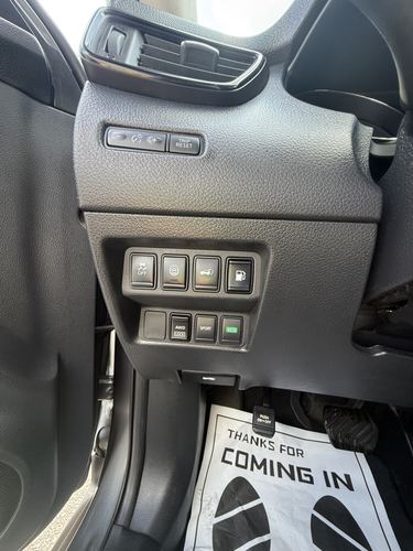 2019 Nissan Rogue SV — photo 32