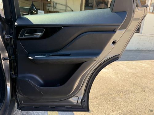 2018 Jaguar F-Pace 25t Premium — photo 30