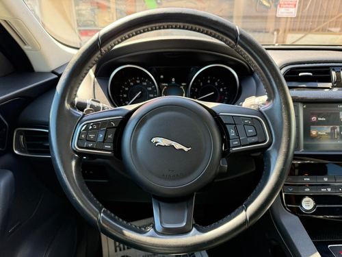 2018 Jaguar F-Pace 25t Premium — photo 21