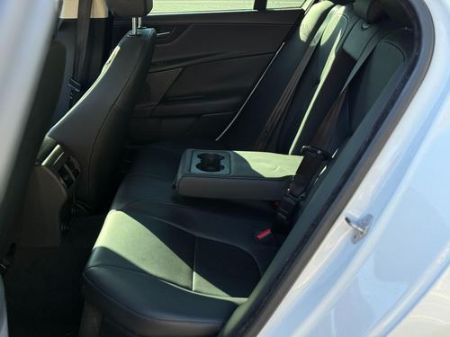 2017 Jaguar Xe 25T 25t Premium — photo 26