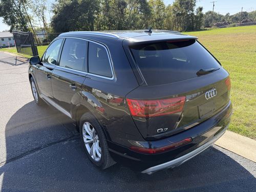 2017 Audi Q7 3.0T Premium — photo 11