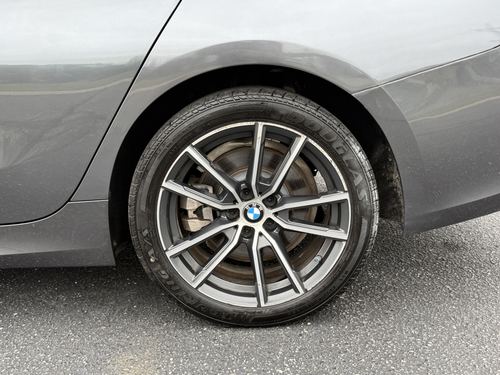 2019 BMW 330 xDrive — photo 14