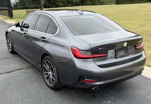 2019 BMW 330 xDrive — photo 9