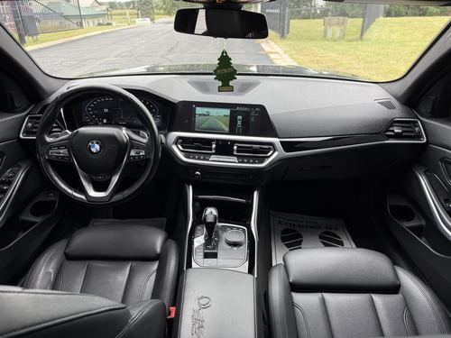 2019 BMW 330 xDrive — photo 17