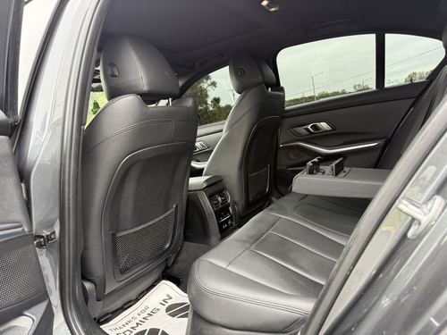 2019 BMW 330 xDrive — photo 26