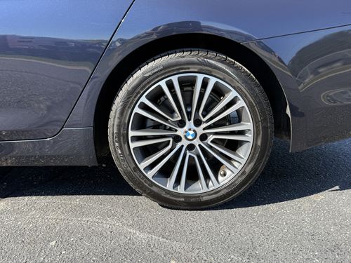 2017 BMW 530 530i — photo 9