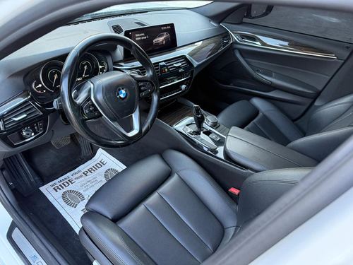 2019 BMW 530E iPerformance — photo 19