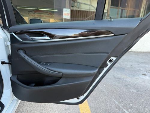 2019 BMW 530E iPerformance — photo 32