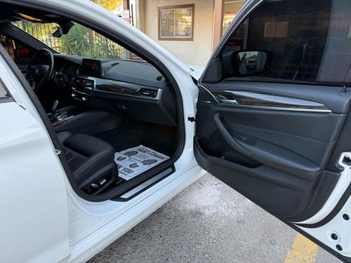 2019 BMW 530E iPerformance — photo 21