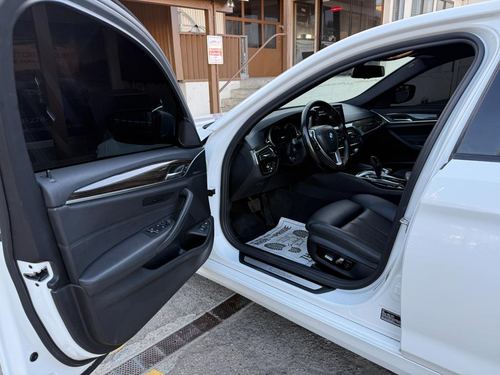 2019 BMW 530E iPerformance — photo 34