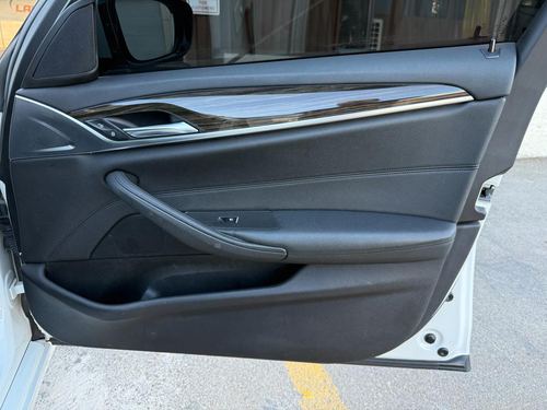 2019 BMW 530E iPerformance — photo 35