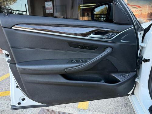 2019 BMW 530E iPerformance — photo 36