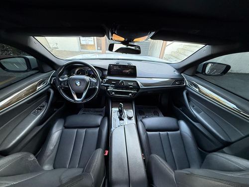 2019 BMW 530E iPerformance — photo 15