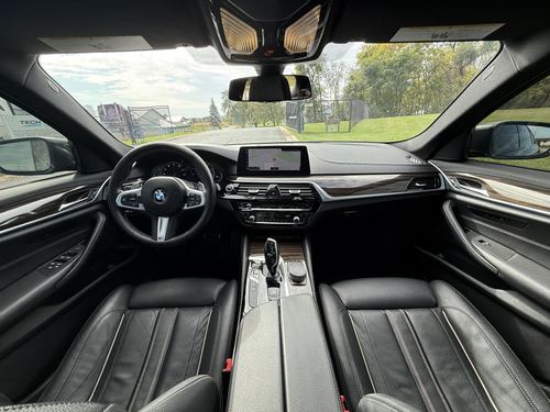 2018 BMW 540 xDrive — photo 17