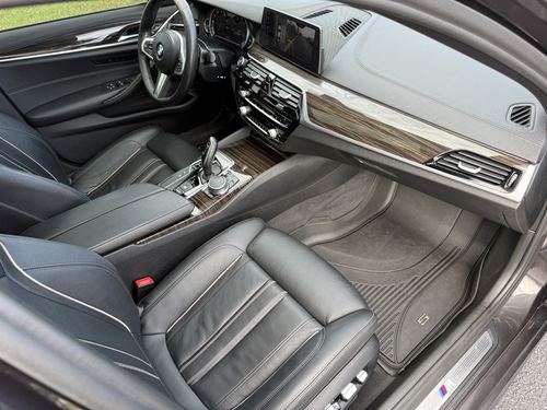 2018 BMW 540 xDrive — photo 24