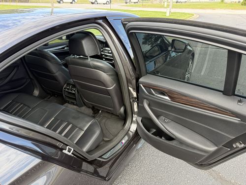 2018 BMW 540 xDrive — photo 32
