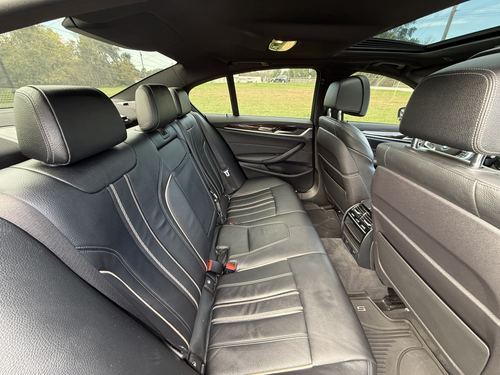 2018 BMW 540 xDrive — photo 27