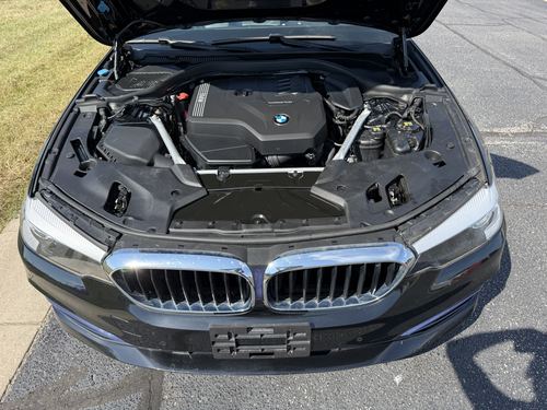 2020 BMW 530 xDrive — photo 32