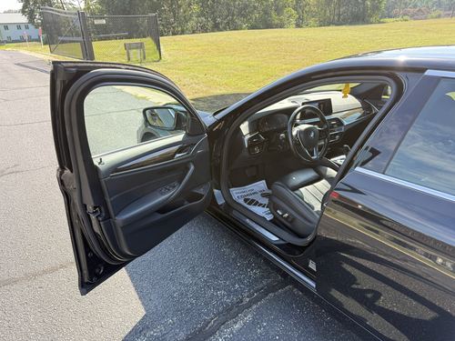 2020 BMW 530 xDrive — photo 11