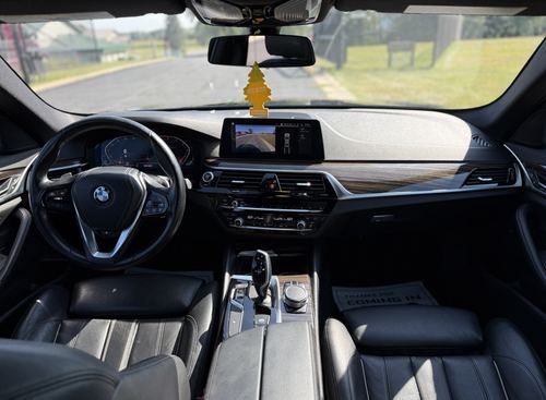 2020 BMW 530 xDrive — photo 16
