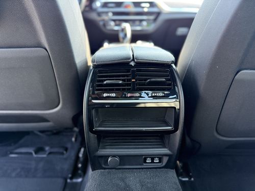 2020 BMW 530 xDrive — photo 27