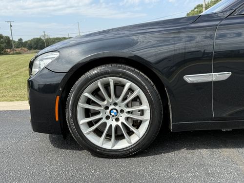 2014 BMW 750 i xDrive — photo 8