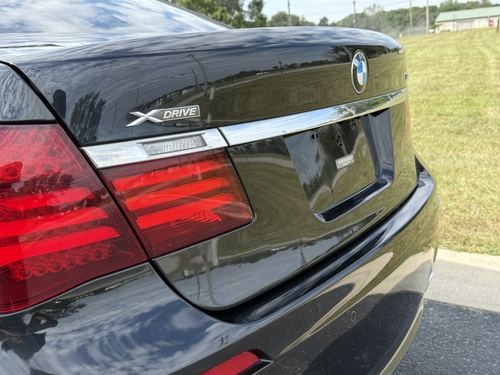 2014 BMW 750 i xDrive — photo 10