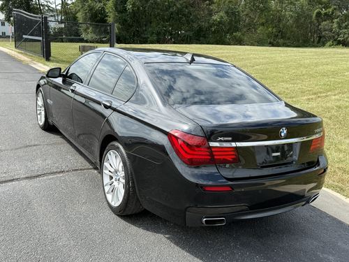 2014 BMW 750 i xDrive — photo 11