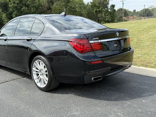 2014 BMW 750 i xDrive — photo 12