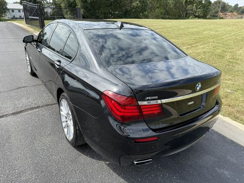 2014 BMW 750 i xDrive — photo 14