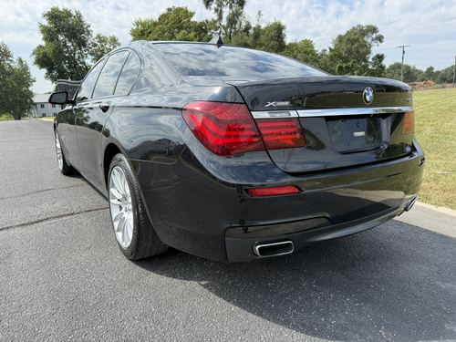 2014 BMW 750 i xDrive — photo 15
