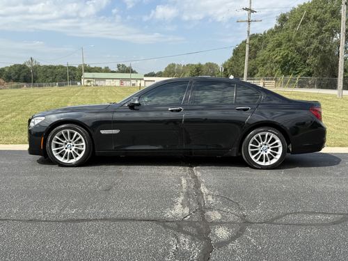 2014 BMW 750 i xDrive — photo 16