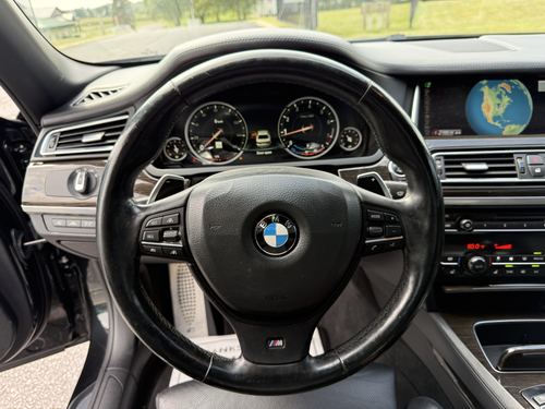 2014 BMW 750 i xDrive — photo 25