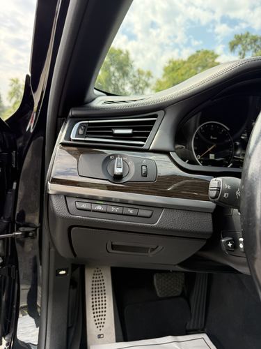 2014 BMW 750 i xDrive — photo 27