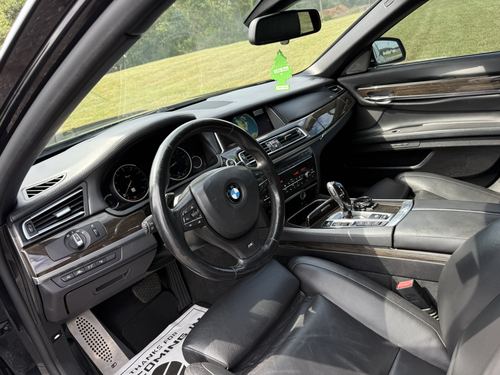 2014 BMW 750 i xDrive — photo 28