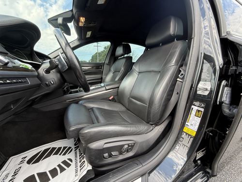 2014 BMW 750 i xDrive — photo 30